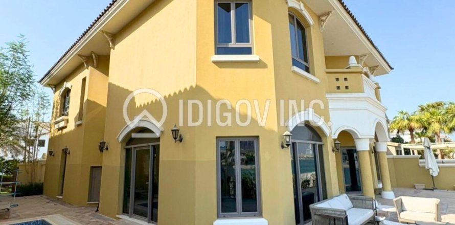 Villa in Palm Jumeirah, Dubai, UAE 5 bedrooms, 622 sq.m. № 647341