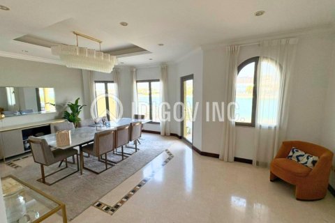 Villa in Palm Jumeirah, Dubai, UAE 5 bedrooms, 622 sq.m. № 647341 - photo 6