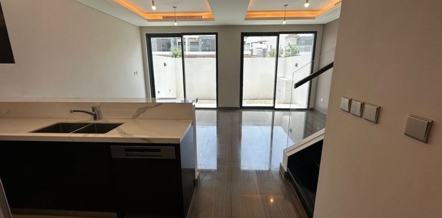 Townhouse i Dubai, UAE 4 soveværelser, 142.4 kvm № 717545