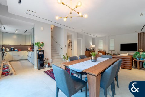 تاون هاوس للبيع في Dubai Sports City، دبي، الإمارات العربية المتحدة 4 غرفة نوم ، 311 متر مربع ، رقم 685077 - صورة 4