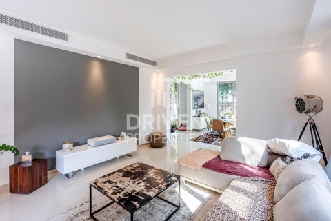 Villa para venda em Dubai Silicon Oasis, Dubai, EAU 3 quartos, 351 m2 № 653299 - foto 1