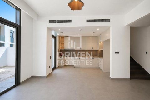 Townhouse de închiriat în Arabian Ranches 3, Dubai, EAU 3 dormitoare, 145.67 mp. №754262 - poză 3