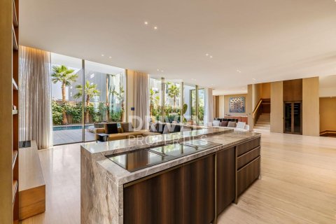 Вилла Джумейра, Дубай, БАӘ-да 6 жатын бөлмелер, 2299 м² № 682642 - фото 4