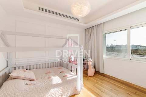 Vilë në Al Sufouh, Dubai, Emiratet e Bashkuara Arabe 5 dhoma gjumi, 556 m2. № 682641 - Foto 19