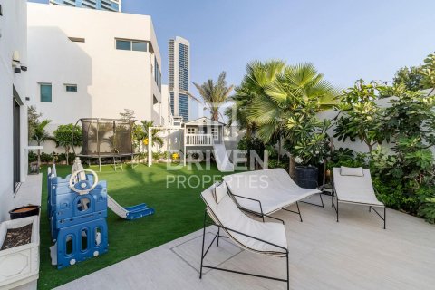 Vilë në Al Sufouh, Dubai, Emiratet e Bashkuara Arabe 5 dhoma gjumi, 556 m2. № 682641 - Foto 30