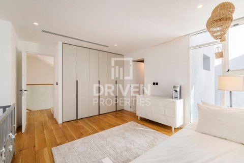 Vilë në Al Sufouh, Dubai, Emiratet e Bashkuara Arabe 5 dhoma gjumi, 556 m2. № 682641 - Foto 12