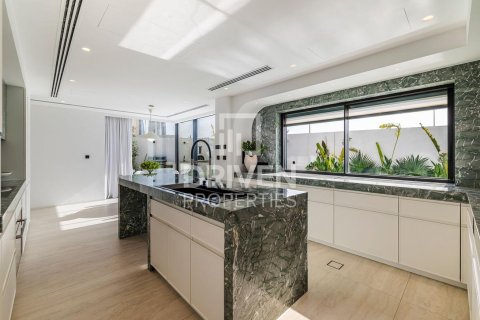 Vilë në Al Sufouh, Dubai, Emiratet e Bashkuara Arabe 5 dhoma gjumi, 556 m2. № 682641 - Foto 22