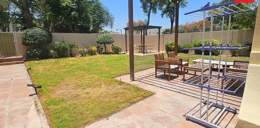 ویلا در Dubai ، امارات متحده عربی 3 خوابه ، 417.3 متر مربع.  شماره 717577
