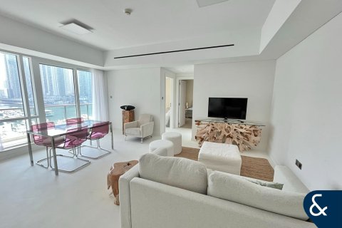 Apartment in AL MAJARA TOWERS in Dubai Marina, UAE 1 bedroom, 104 sq.m. № 671547 - photo 3