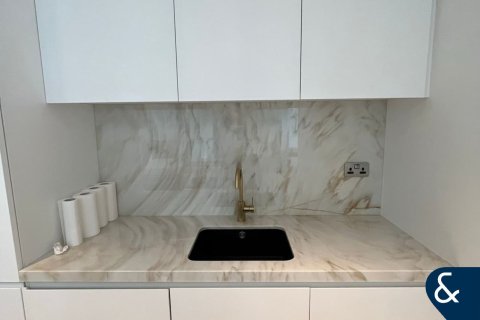 Apartment in AL MAJARA TOWERS in Dubai Marina, UAE 1 bedroom, 104 sq.m. № 671547 - photo 7