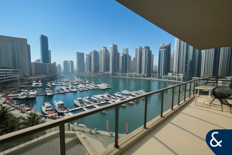 Apartment in AL MAJARA TOWERS in Dubai Marina, UAE 1 bedroom, 104 sq.m. № 671547 - photo 2
