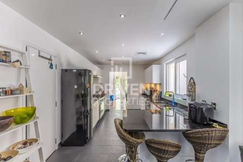 Villa te huur in Dubai Investment Park, Dubai, VAE 5 slaapkamers, 357 vr.m., nr 684031 - foto 16