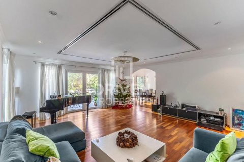 Villa te huur in Dubai Investment Park, Dubai, VAE 5 slaapkamers, 357 vr.m., nr 684031 - foto 4