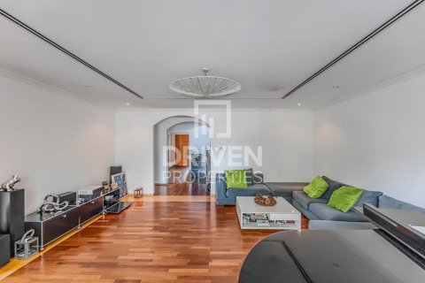 Villa te huur in Dubai Investment Park, Dubai, VAE 5 slaapkamers, 357 vr.m., nr 684031 - foto 2