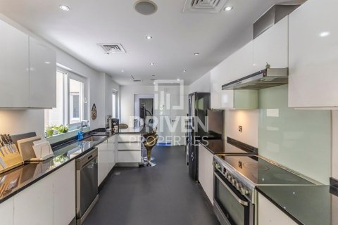 Villa te huur in Dubai Investment Park, Dubai, VAE 5 slaapkamers, 357 vr.m., nr 684031 - foto 15