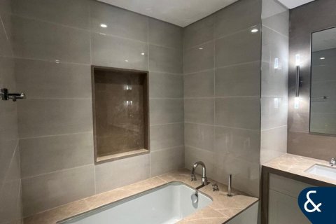 Apartament në Downtown Dubai (Downtown Burj Dubai), Emiratet e Bashkuara Arabe 2 dhoma gjumi, 153 m2. № 671389 - Foto 15