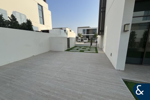 Huvila Al Furjan, Dubai, Arabiemiraatit 4 makuuhuonetta, 402 m2 № 671385 - kuva 13