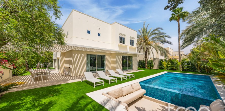 Villa en Meadows, Dubai, EAU 5 dormitorios, 336.68 m² № 739186