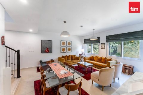 Villa in Dubai, UAE 3 bedrooms, 186.3 sq.m. № 661524 - photo 2