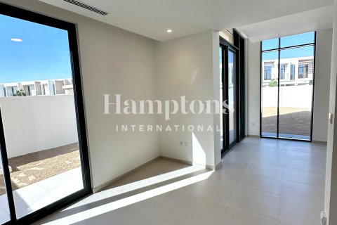 Huvila Dubai South (Dubai World Central), Arabiemiraatit 4 makuuhuonetta, 372.88012595 m2 № 651071 - kuva 22