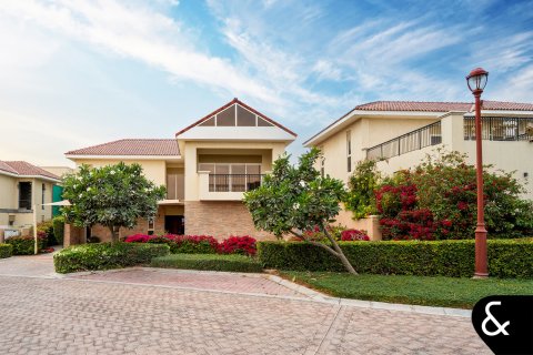 Villa asukohaga Jumeirah Golf Estates, Dubai, AÜE: 5 magamistoaga, 749 m² Nr 697666