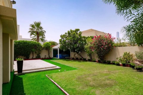 Vilë në Meadows, Dubai, Emiratet e Bashkuara Arabe 4 dhoma gjumi, 563 m2. № 642051 - Foto 10