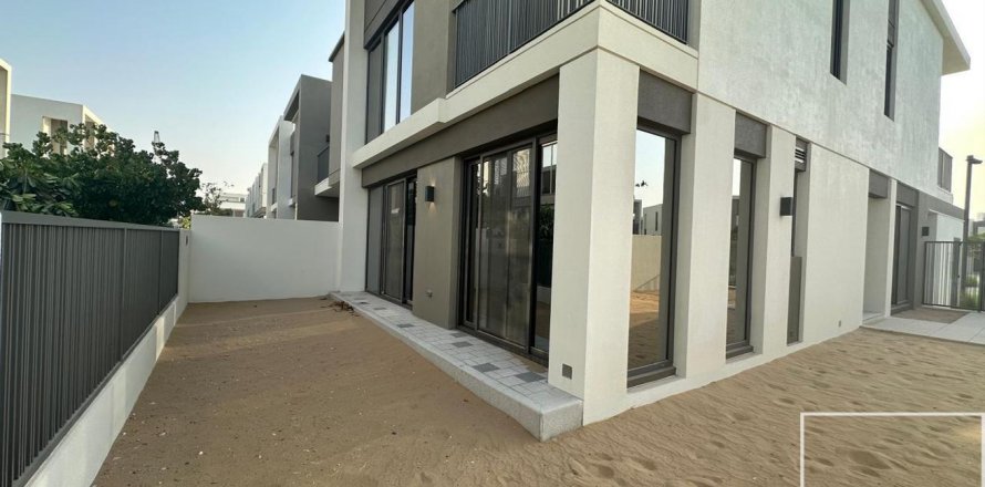 טאונהאוס ב Tilal Al Ghaf, Dubai, איחוד האמירויות 4 חדרי שינה, 230 מ"ר מספר 642048