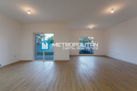 Adosado en venta en Al Reef, Abu Dhabi, EAU 4 dormitorios, 180.2 m2 № 652604 - foto 1