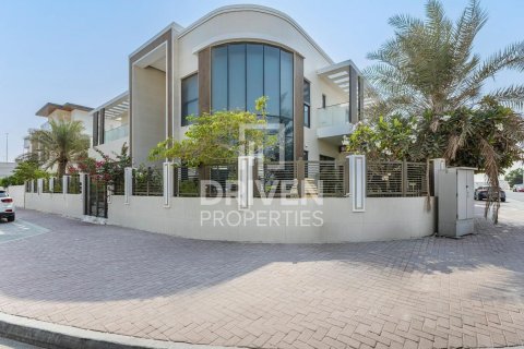 וילה למכירה ב Jumeirah Village Triangle, Dubai, איחוד האמירויות 5 חדרי שינה, 529 מ"ר, מספר 652956 - תמונה 1