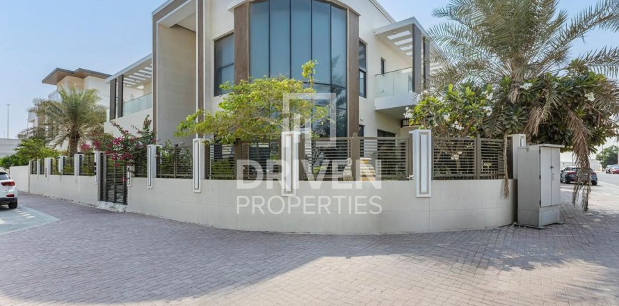 וילה ב Jumeirah Village Triangle, Dubai, איחוד האמירויות 5 חדרי שינה, 529 מ"ר מספר 652956