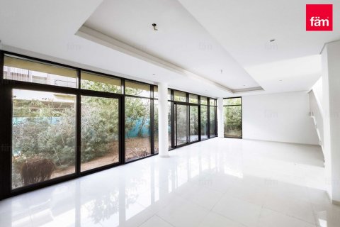Vilë në Dubai, Emiratet e Bashkuara Arabe 5 dhoma gjumi, 442.3 m2. № 638195 - Foto 1