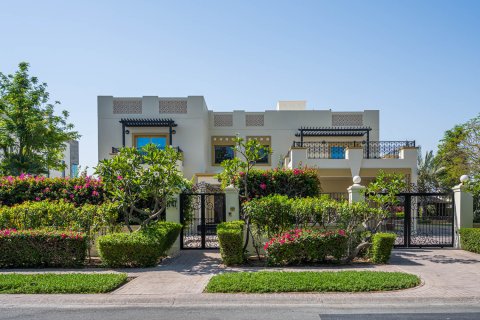 Вилла Emirates Hills, Дубай, БАӘ-да 5 жатын бөлмелер, 727.8 м² № 750942