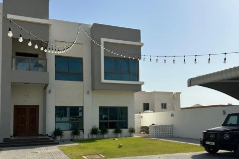 Apartmen di Al Khawaneej, Dubai, UAE 4 bilik tidur, 1115 meter persegi № 712216 - foto 5
