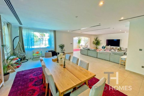Jumeirah Park, Dubai, UAE의 임대용 빌라 침실 4개, 402.73제곱미터 번호 733995 - 사진 6
