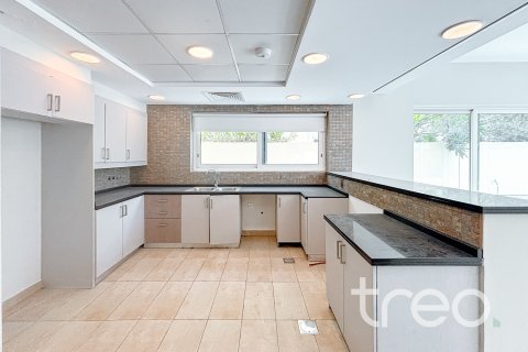 Villa til leie i Jumeirah Park, Dubai, Emiratene 4 soverom, 386.2 kvm Nr. 734001 - Foto 12