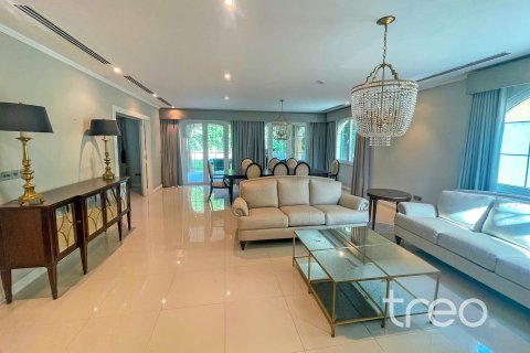 Villa para arrendamento em Jumeirah Park, Dubai, EAU 5 quartos, 435.62 m2 № 733996 - foto 2