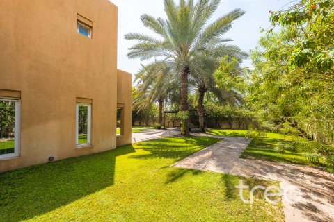 Villa te huur in Arabian Ranches, Dubai, VAE 5 slaapkamers, 405.15 vr.m., nr 733998 - foto 2