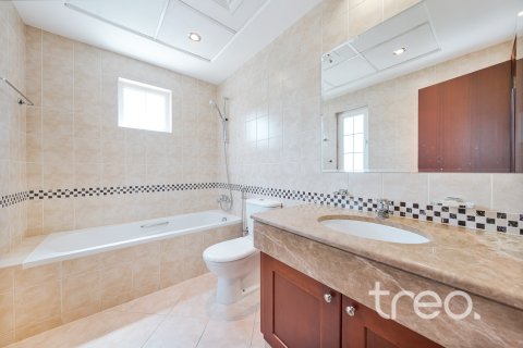 Villa te huur in Arabian Ranches, Dubai, VAE 5 slaapkamers, 405.15 vr.m., nr 733998 - foto 15