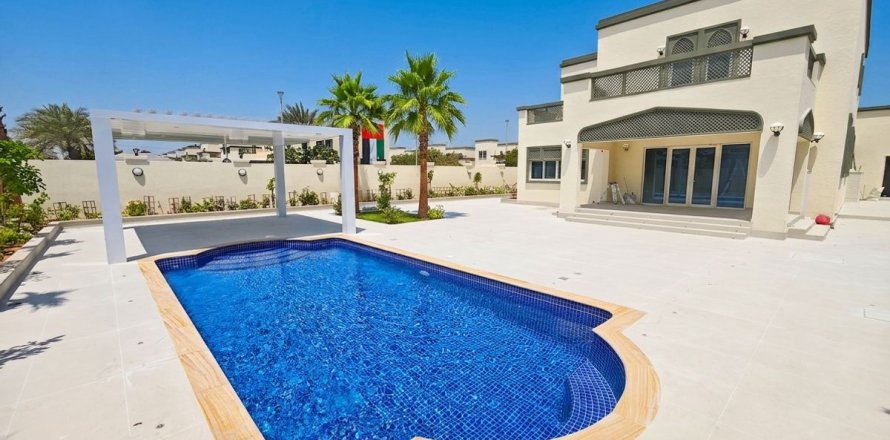 Villa en Jumeirah Park, Dubai, EAU 5 dormitorios, 781.6 m² № 718978