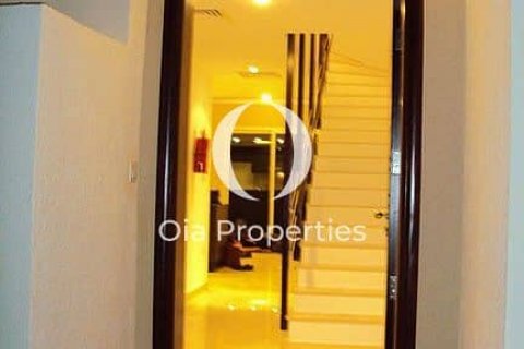 Снять в аренду таунхаус в Al Reef, Абу-Даби, ОАЭ 2 спальни, 111м2, № 644511 - фото 2