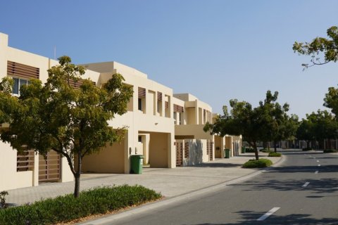 Radový dom v Ras Al Khaimah, SAE 3 spálne, 316 m2 č. 734917