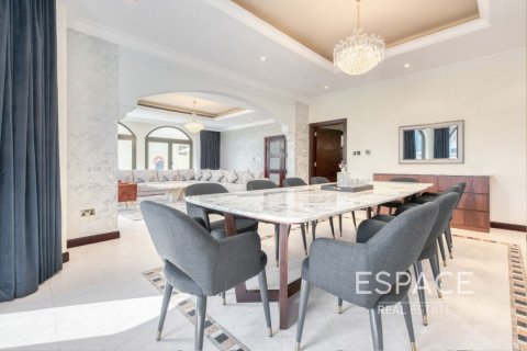 Villa till försäljning i Palm Jumeirah, Dubai, UAE 5 sovrum, 496 kvm Nr. 649880 - fotografi 4