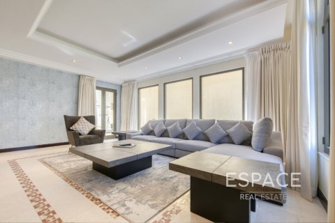 Villa till försäljning i Palm Jumeirah, Dubai, UAE 5 sovrum, 496 kvm Nr. 649880 - fotografi 3