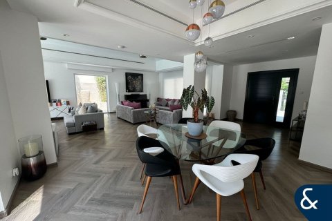 Müüa villa asukohaga Motor City, Dubai, AÜE: 4 magamistoaga, 399 m² Nr 667885 - pilt 2