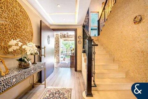 וילה להשכרה ב Jumeirah Park, Dubai, איחוד האמירויות 3 חדרי שינה, 680 מ"ר, מספר 668121 - תמונה 2