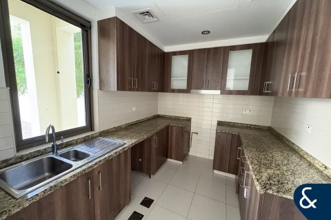 Зняти в оренду віллу в Рим, Дубай, ОАЕ 3 спальні, 213м2, № 668141 - фото 3