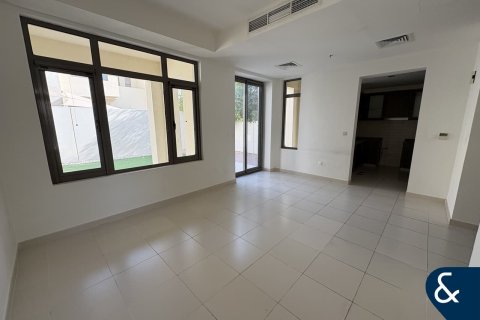 Зняти в оренду віллу в Рим, Дубай, ОАЕ 3 спальні, 213м2, № 668141 - фото 2