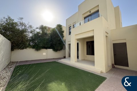 Зняти в оренду віллу в Рим, Дубай, ОАЕ 3 спальні, 213м2, № 668141 - фото 1