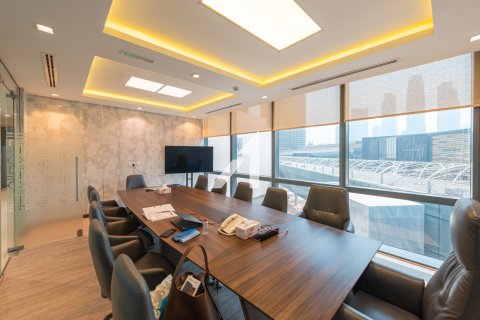 Zyrë në Dubai, Emiratet e Bashkuara Arabe 591.2 m2. № 662086 - Foto 1
