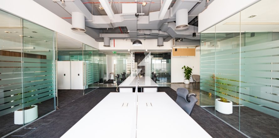 Kantoor in Dubai, VAE 344.4 vr.m. nr 662087